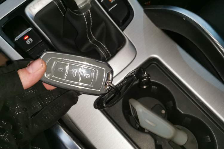 Used Geely Auto Emgrand X7 Sport 2016 2.0L Manual Smart Connect Version