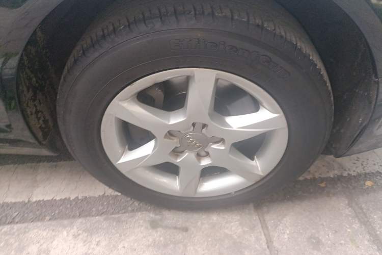 Used Audi A6L 2011 2.0 TFSI Automatic Standard Edition Right Front Wheel Hub