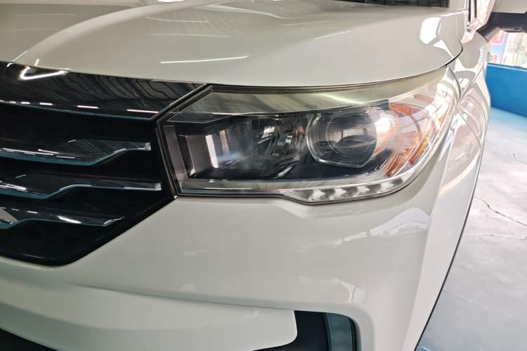 Used GAC Trumpchi GS4 2017 235T Automatic Two-Wheel Drive Luxury Smart Connectivity Version Left Front Headlight