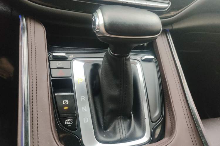 Used GAC Trumpchi M6 2019 270T DCT Luxury Edition (6-seater) China VI Gear Lever