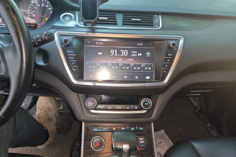 Used Land X7 2015 2.0T Panoramic Prestige Edition Audio And AC Panel