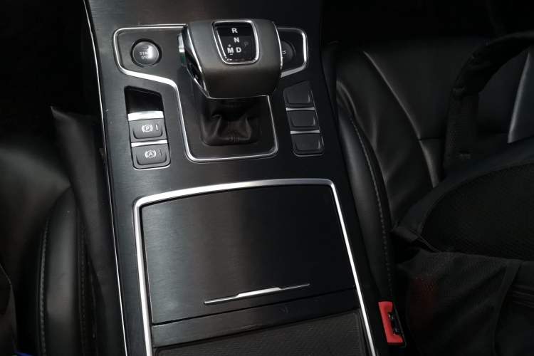 Used Hongqi H5 2022 Classic Model Facelift 1.5T DCT Qiyun Edition Gear Lever