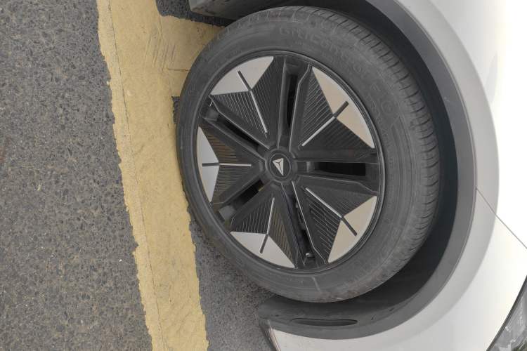 Used Deepal SL03 2023 515MAX Pure Electric Version Right Front Wheel Hub