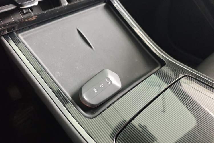 Used Livan 7 2023 450 km – Chasing Clouds