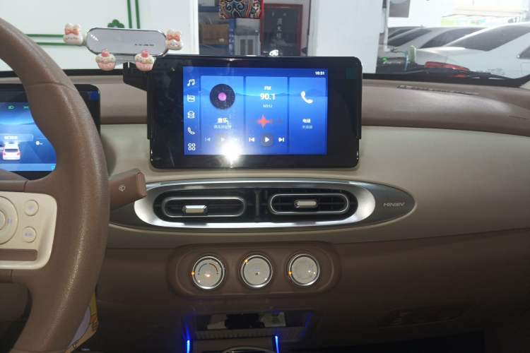 Used Wuling Hongguang MINIEV 2025 Four-Door Version Premium Edition Audio And AC Panel