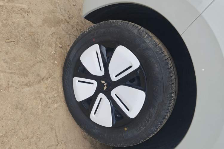 Used Wuling Hongguang MINIEV 2025 Four-Door Version Advanced Edition Exterior 4