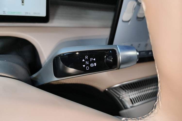 Used XPeng X9 2025 740 Ultra-Long Range Max
