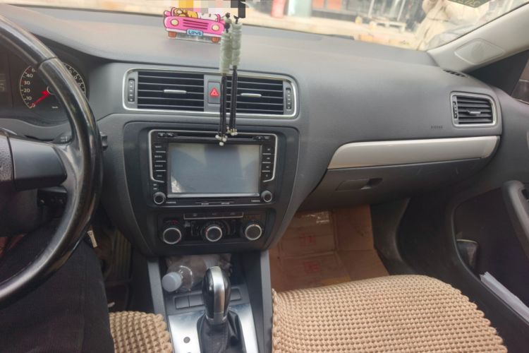 Used Volkswagen Sagitar 2014 Revised Version 1.6L Automatic Leading Edition Audio And AC Panel