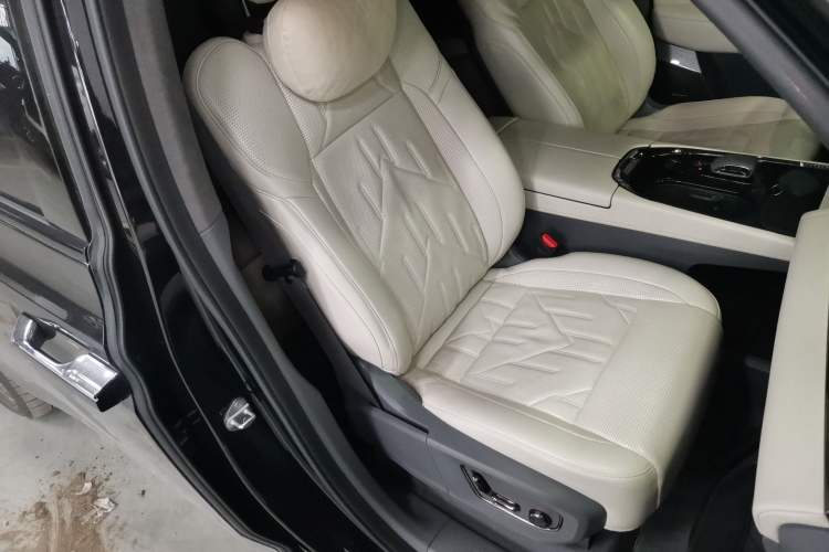 Used Zeekr 009 2024 7-Seater Walk-Through Version Four-Wheel Drive 108 kWh