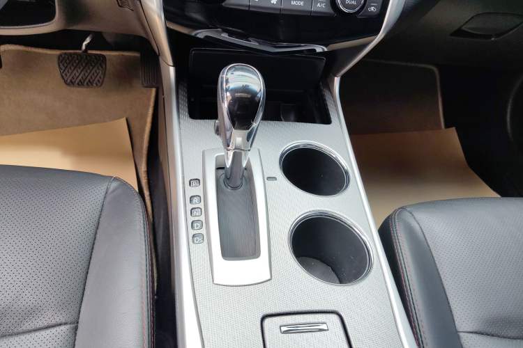 Used Nissan Teana 2016 2.0L XL-Upper Smart Edition Gear Lever