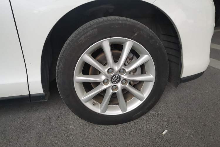 Used Toyota Previa  Right Front Wheel Hub