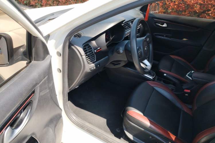 Used Kia KX Cross 2017 1.4L AT GLS Driver Seat