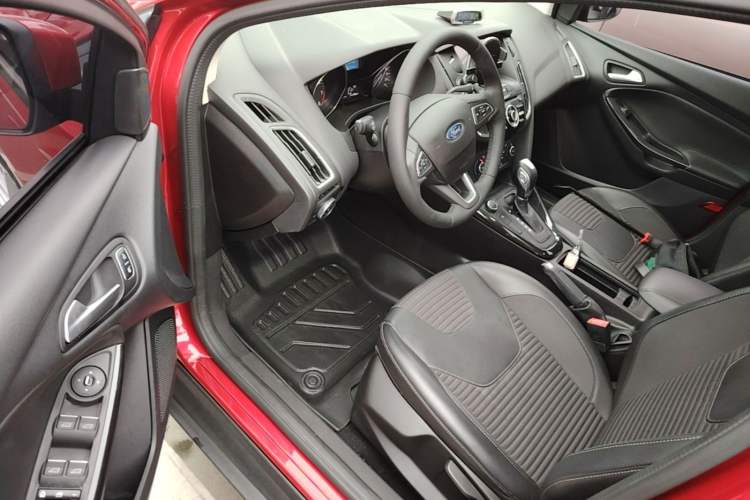 Used Ford Focus 2017 Hatchback EcoBoost 125 Automatic - Ultra-Powerful Style Edition with Smart Drive Features
