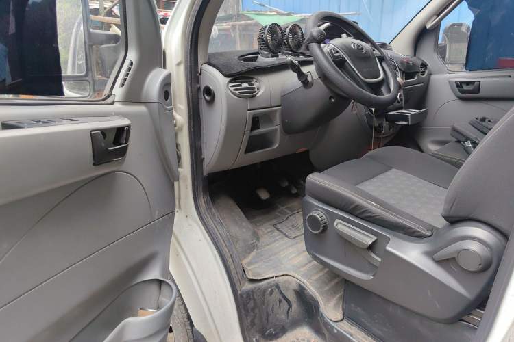 Used SAIC MAXUS Xintu V80 2021 2.0T Manual Classic Aoyuntong Long Wheelbase Mid-Roof 6/7/8/9-Seater
