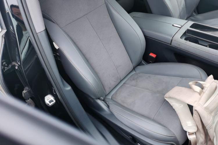 Used VOYAH PASSION 2024 PHEV Four-Wheel Drive Ultra-Long Range Flagship Model Right Front Seat