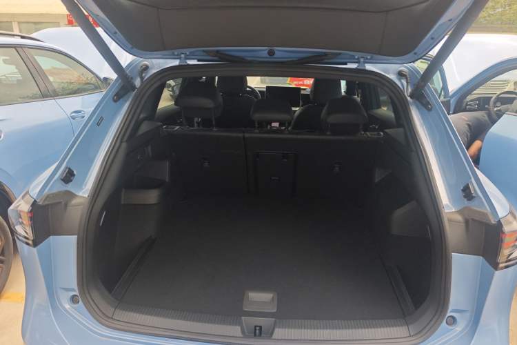 Used Volkswagen Tiguan L 2024 PRO 380TSI Four-Wheel Drive R-Line Prestige Edition Trunk