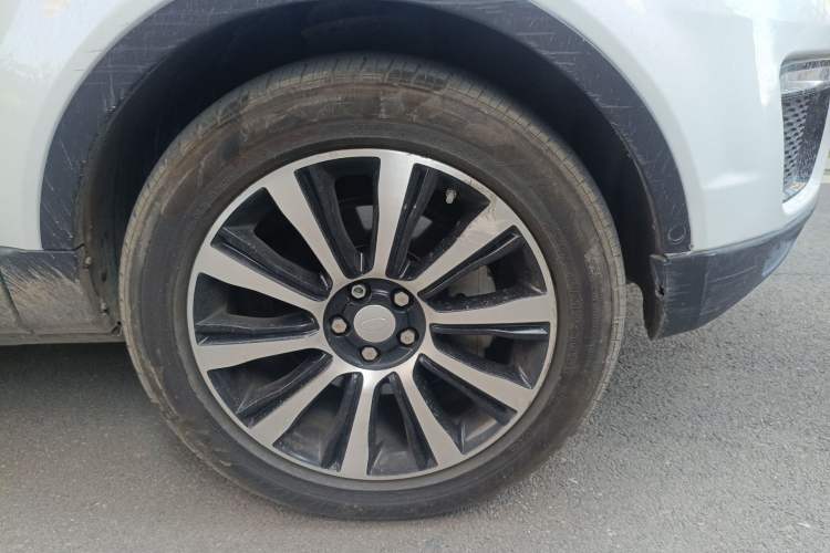 Used Land Rover Range Evoque 2018 240 PS SE Smart Brilliance Edition Right Front Wheel Hub