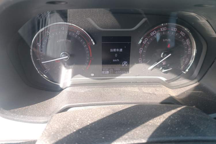 Used SAIC MAXUS T70 2020 2.0T Gasoline Automatic Two-Wheel Drive Elite Trim Standard Box High Ground Clearance
