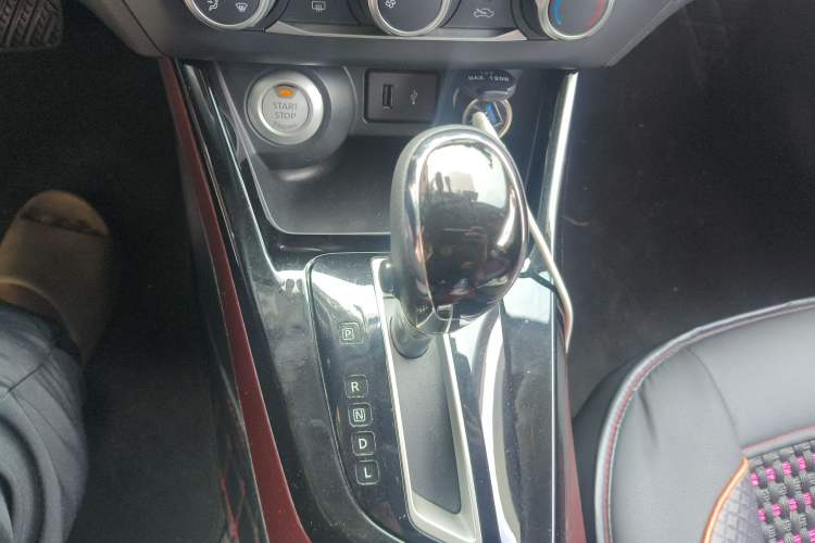 Used Nissan Lannia 2019 1.6L CVT Smart Connect Smart Cool Version China V Standard Gear Lever