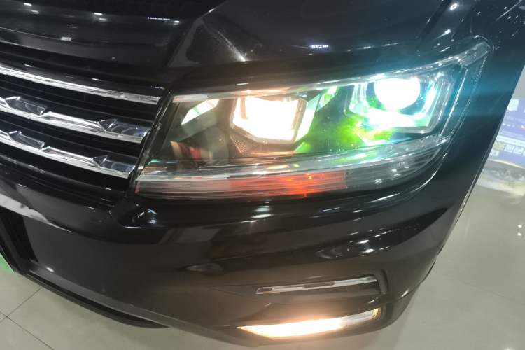 Used Volkswagen Tiguan L 2019 330TSI Automatic Two-Wheel Drive Smart Luxury Version China V Emission Standard
