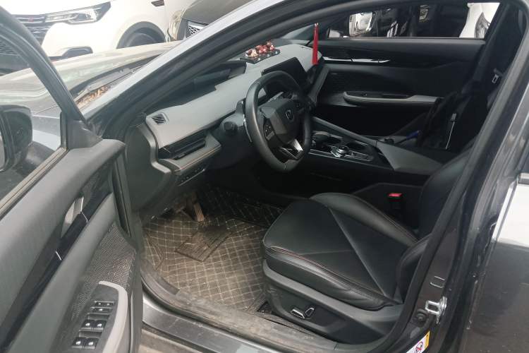 Used CHANGAN UNI-V 2022 1.5T Prestige Version