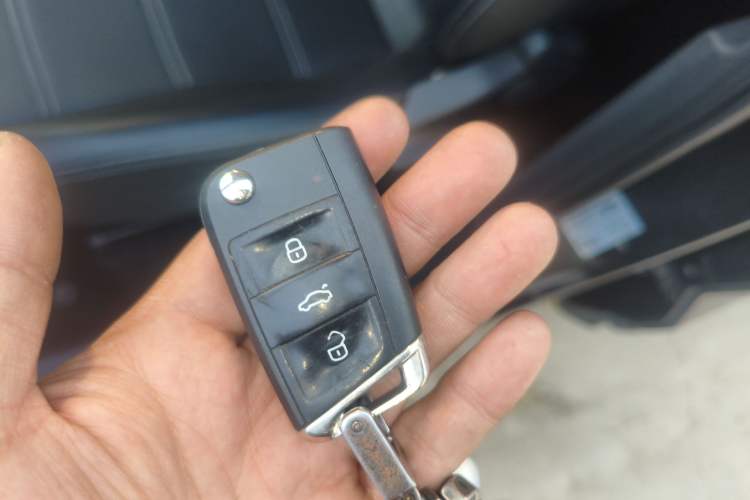 Used Jetta VS5 2023 280TSI Manual Entry-Level Model Vehicle Key