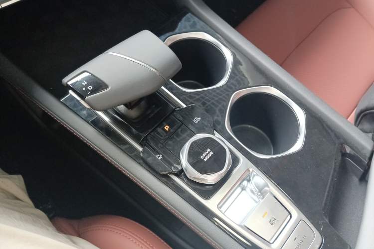 Used CHANGAN Eado 2025 PLUS 1.4T Dual-Clutch High-Energy Version Gear Lever