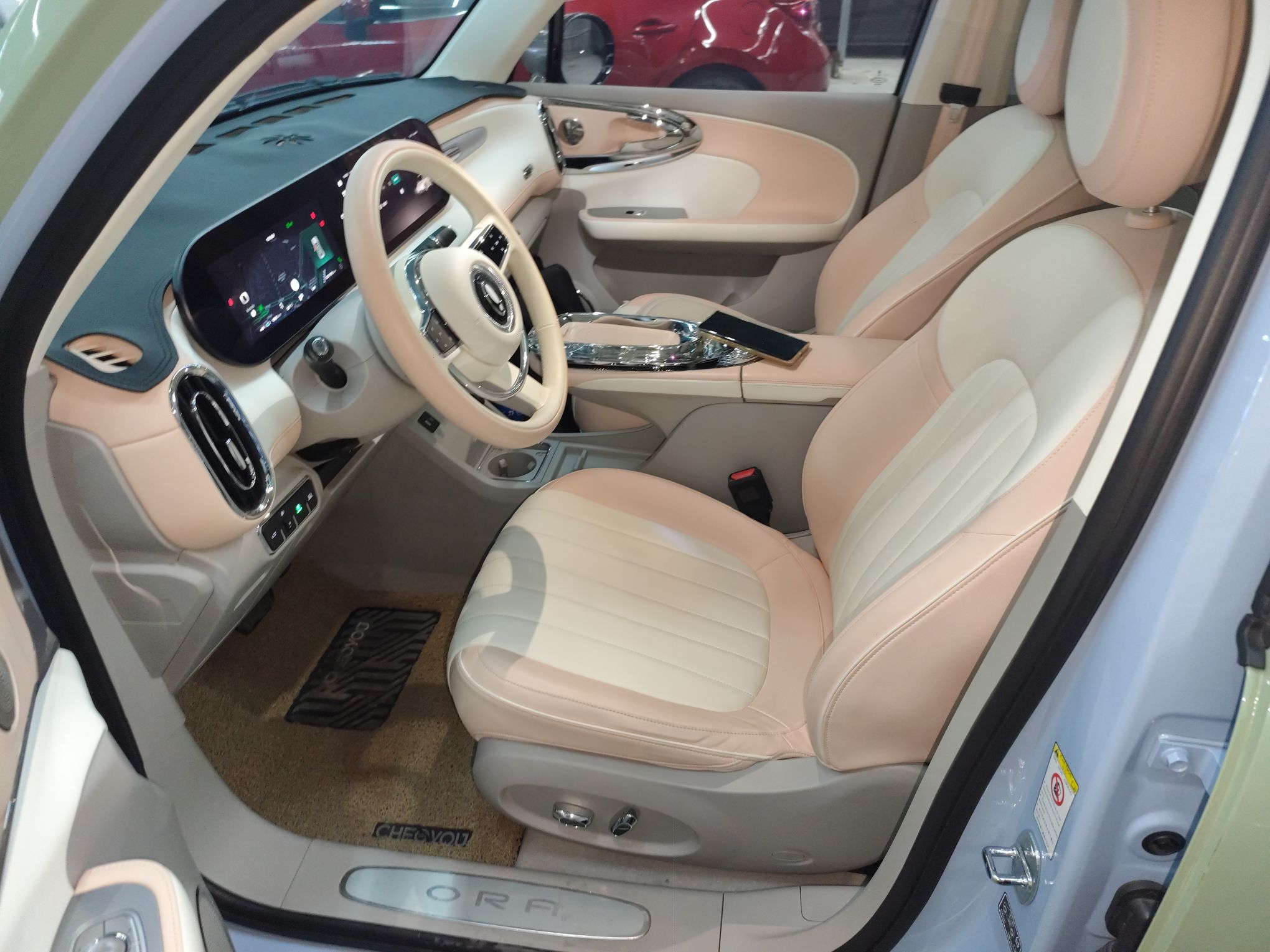 المقاعد الأمامية داخل السيارة