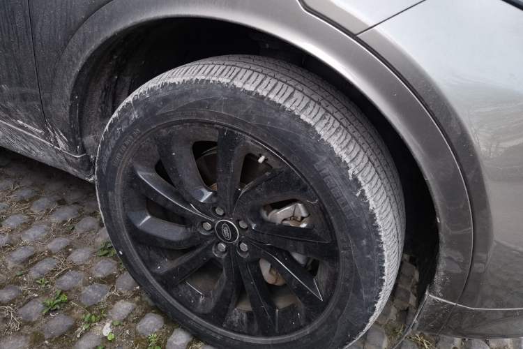 Used Land Rover Discovery Sport 2021 249 PS R-Dynamic S Performance Edition Right Front Wheel Hub