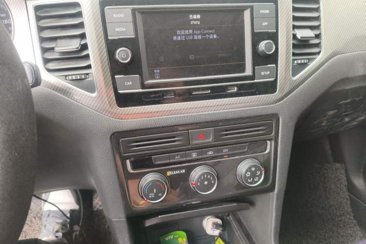 Used Volkswagen Golf Sportsvan 2019 280TSI Automatic Sentinel Model China VI Standard Audio And AC Panel