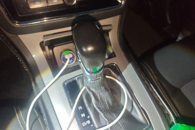 Used Roewe RX5 2016 20T Two-Wheel Drive Automatic Internet Smart Edition