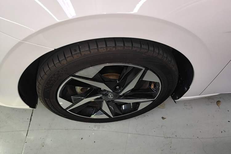 Used Hyundai Elantra 2021 1.5L CVT LUX Prestige Edition
