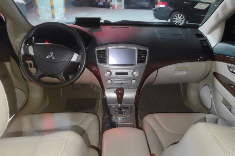 Used Mitsubishi Galant 2012 2.4L Deluxe Upgrade Edition Center Console