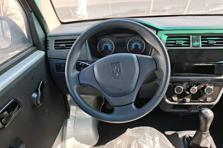 Used Jinbei Hiace X30 2024 1.5L Champion Edition Passenger Vehicle 5/6/7 Seats