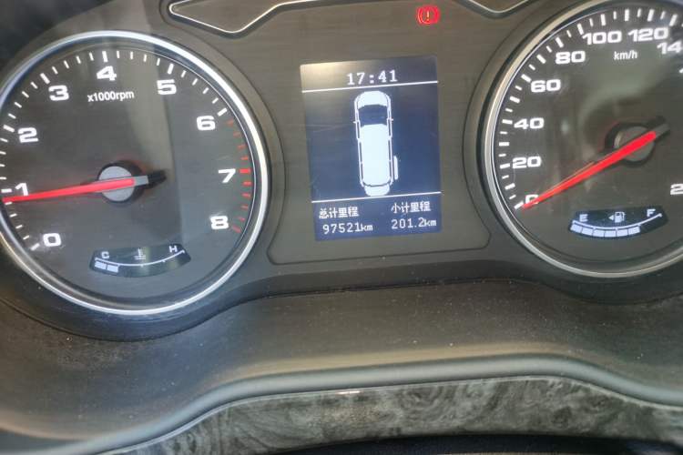 Used JAC Refine M4 2016 2.0L Manual Luxury Smart Version Odometer Close Up