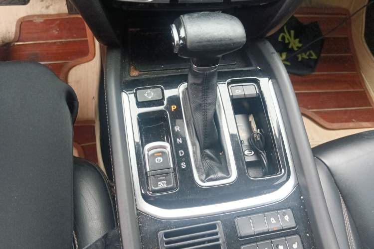 Used GAC Trumpchi GS8 2017 320T Two-Wheel Drive Luxury Smart Connectivity Version (7 Seats) Gear Lever