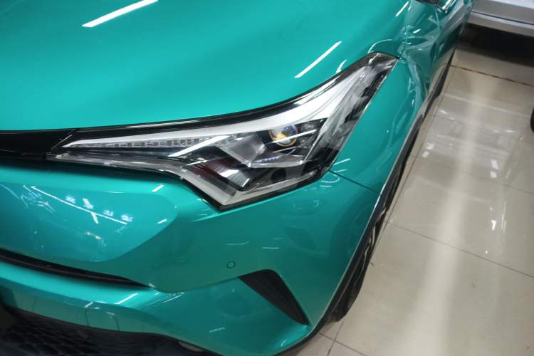 Used Toyota C-HR 2018 2.0L Luxury Sunroof Version China VI Standard