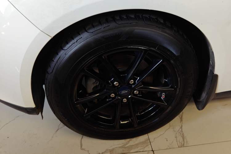 Used Ford Focus 2017 Hatchback EcoBoost 180 Automatic Elite Model Exterior 4