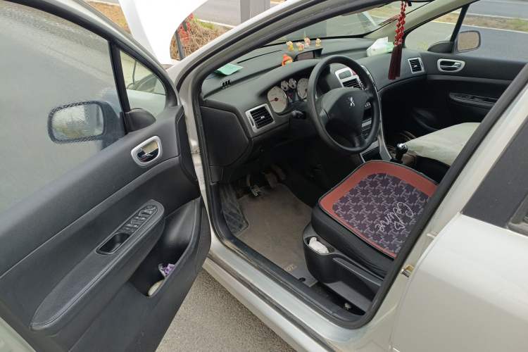 Used Peugeot 307 2012 Hatchback 1.6L Manual Comfort Edition
