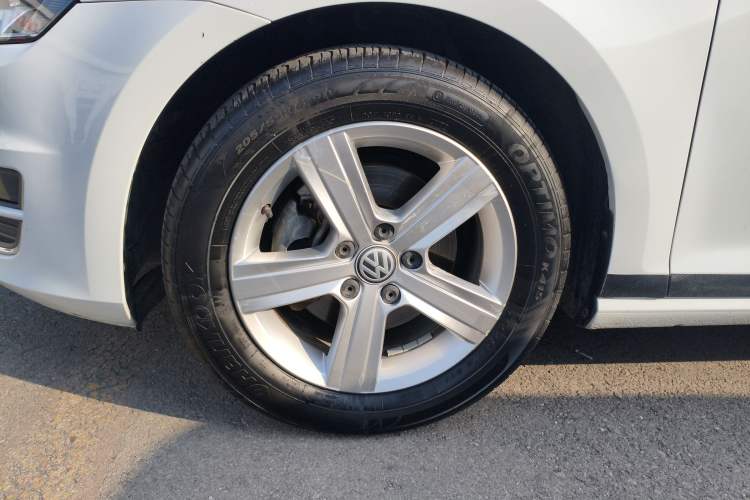 Used Volkswagen Golf 2017 1.6L Automatic Comfort Million-Vehicle Anniversary Edition