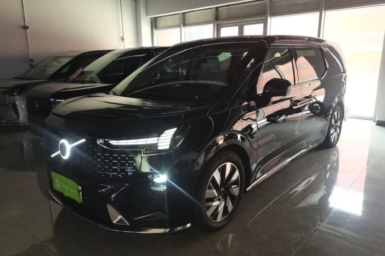 Used Volvo EM90 2025 Ultra Six-Seater