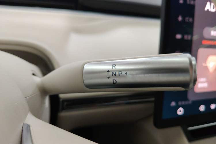 Used Hima Luxeed R7 2024 All-Electric 736 km Ultra Gear Lever