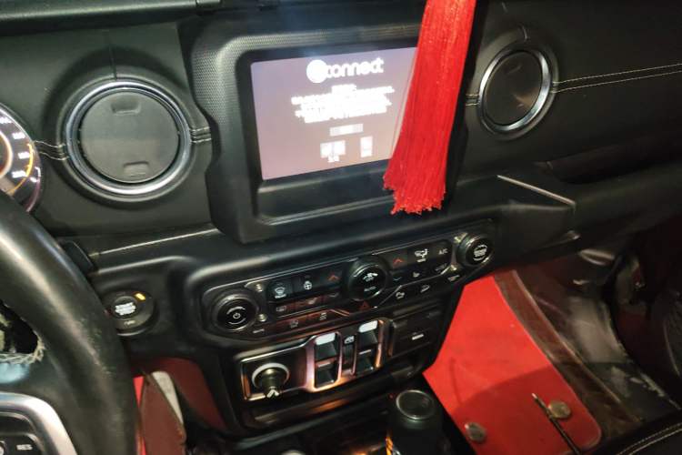 Used Jeep Wrangler 2019 2.0T Sahara 4-Door Version China V Standard
