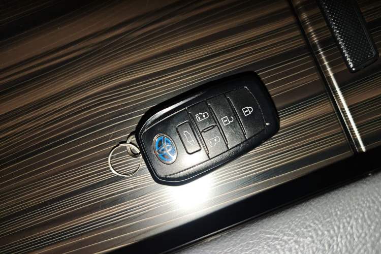 Used Toyota Granvia 2023 2.5L Hybrid Prestige VIP Edition
