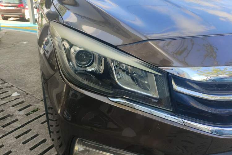 Used CHANGAN OSHAN A800 2017 1.6L Manual Luxury Model Right Front Headlight