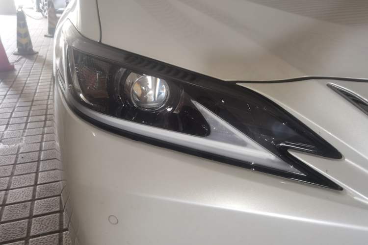 Used Lexus ES 2020 300h Premier Edition
