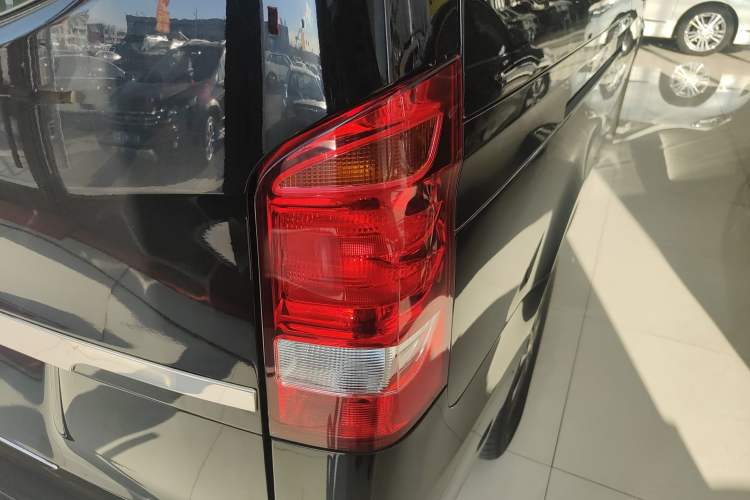 Used Mercedes-Benz Vito 2021 2.0T Elite Version 7 Seats