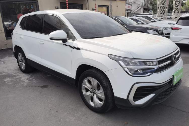 Used Volkswagen Tharu 2023 300TSI Two-Wheel-Drive Crescent Edition
