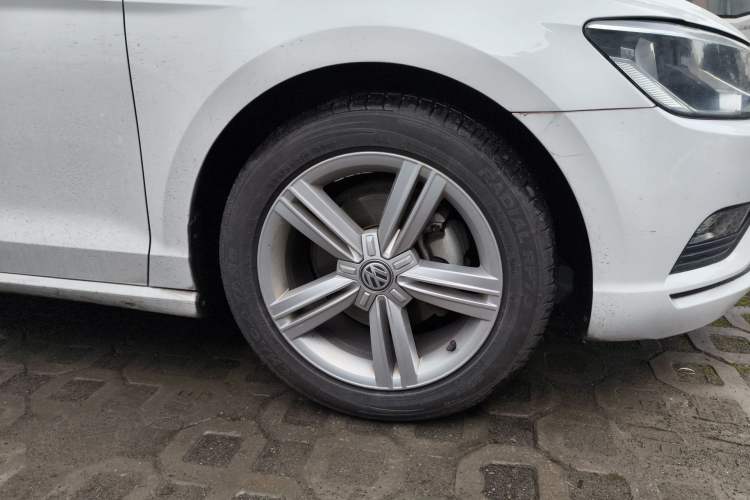 Used Volkswagen Lamando 2015 280TSI DSG Comfort Edition Right Front Wheel Hub