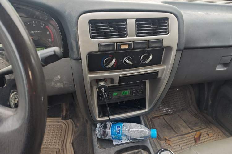 Used Dongfeng Ruichi 2013 3.2T Xingye Edition Diesel Two-Wheel Drive Standard Type CYQD80-E4